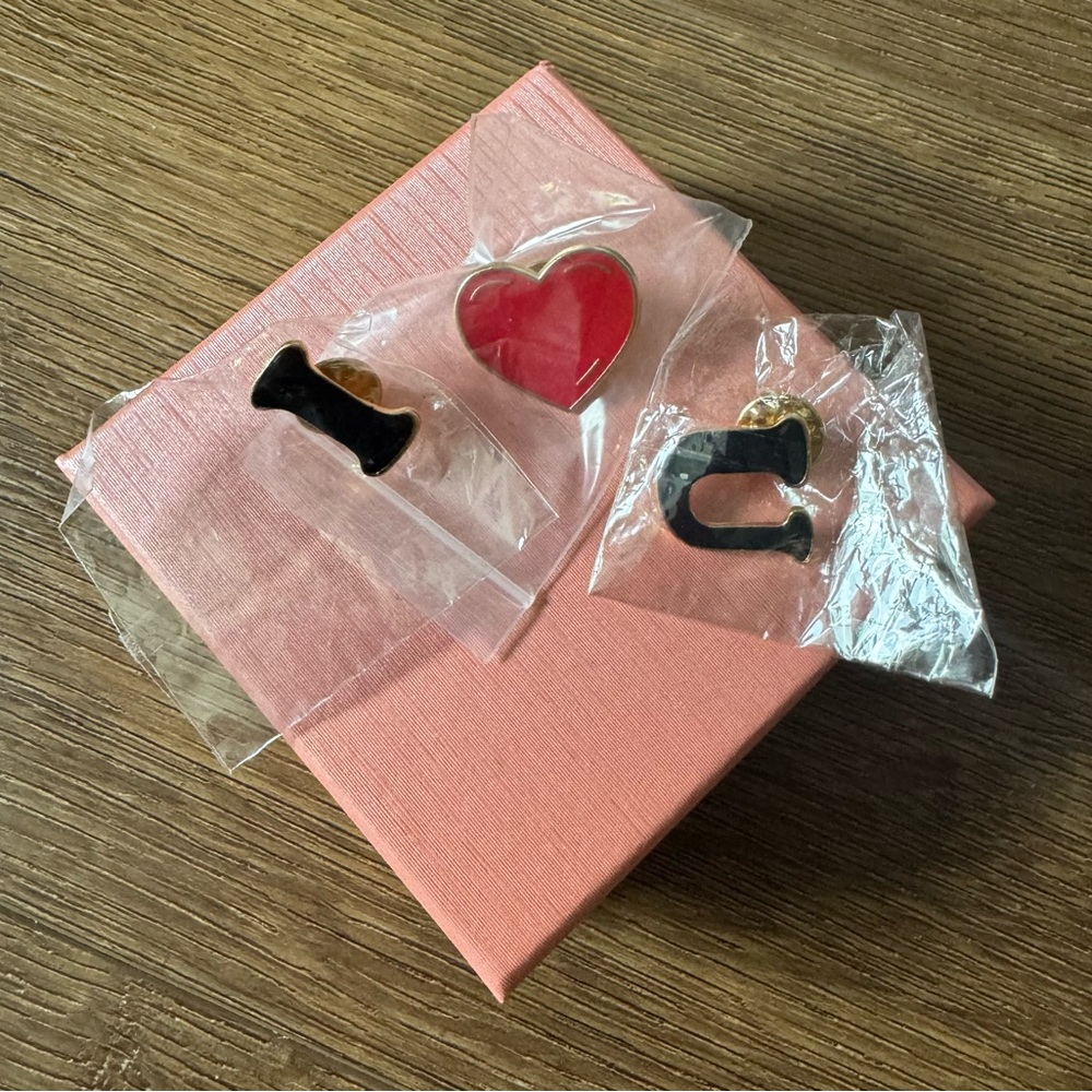 Brand New "I ❤️U " Pins, Gold Tone and Enamel with Gift Box